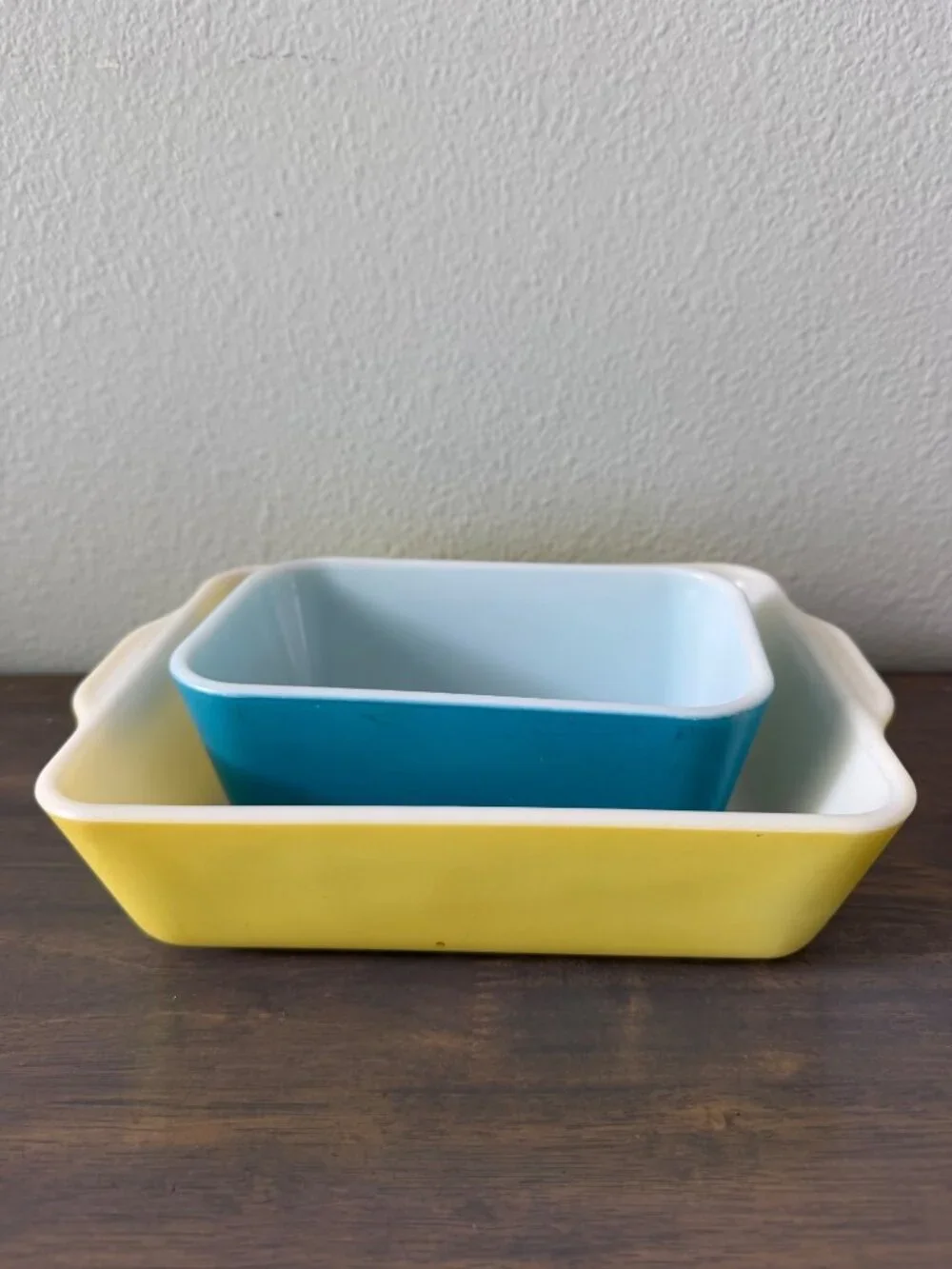Set of 2 Pyrex Refrigerator Dishes no lids. Blue 1.5 pt 0502 Yellow 1.5 qt 0503